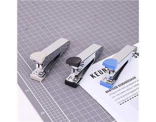 得力Deli鐵製訂書機